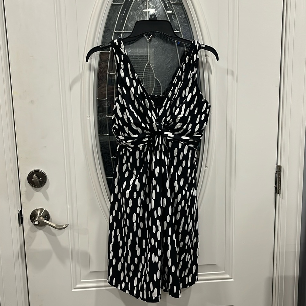 Black and white Shapermint swim suit